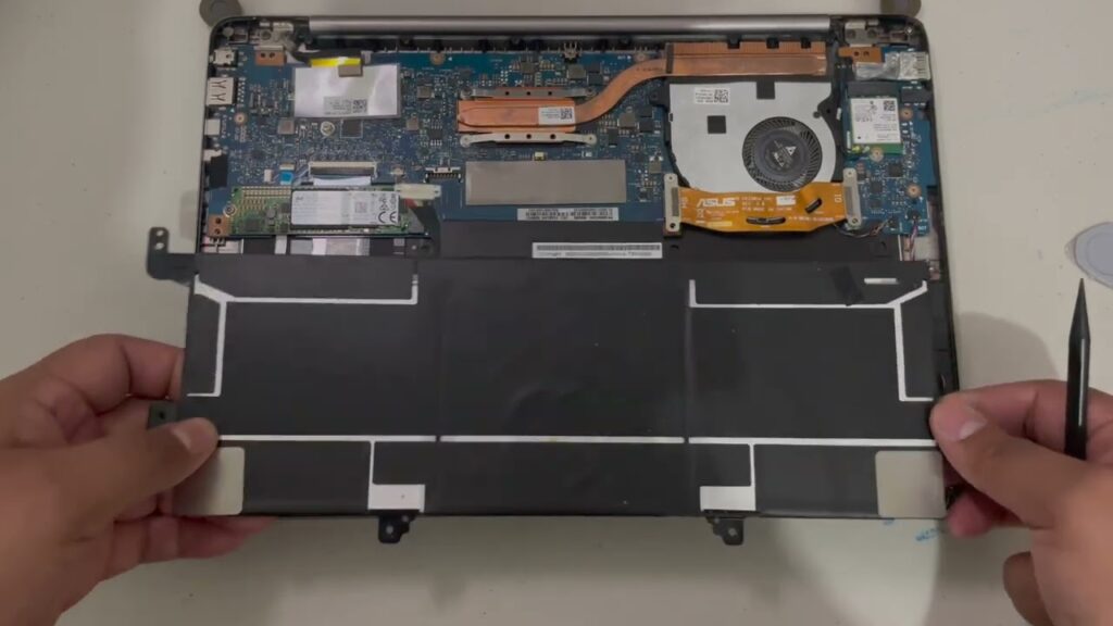 como cambiar bateria laptop asus