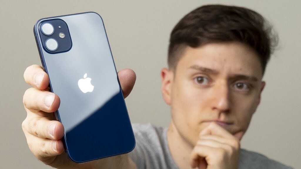 iphone 12 mini que pantalla tiene